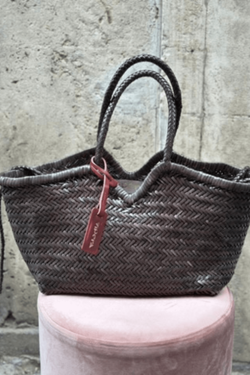 Cesta Neruda Vipera Olive